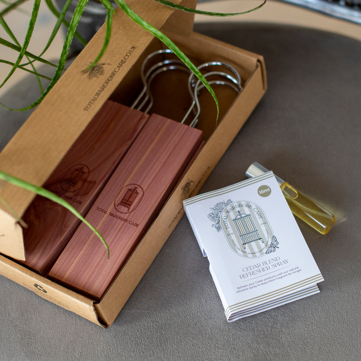 Cedarwood Hanging Blocks & Refresher Spray Gift Set