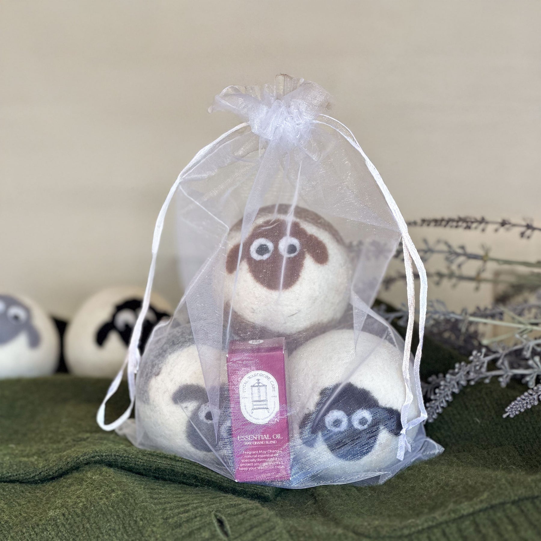 Woolly Balls & Essential Oil