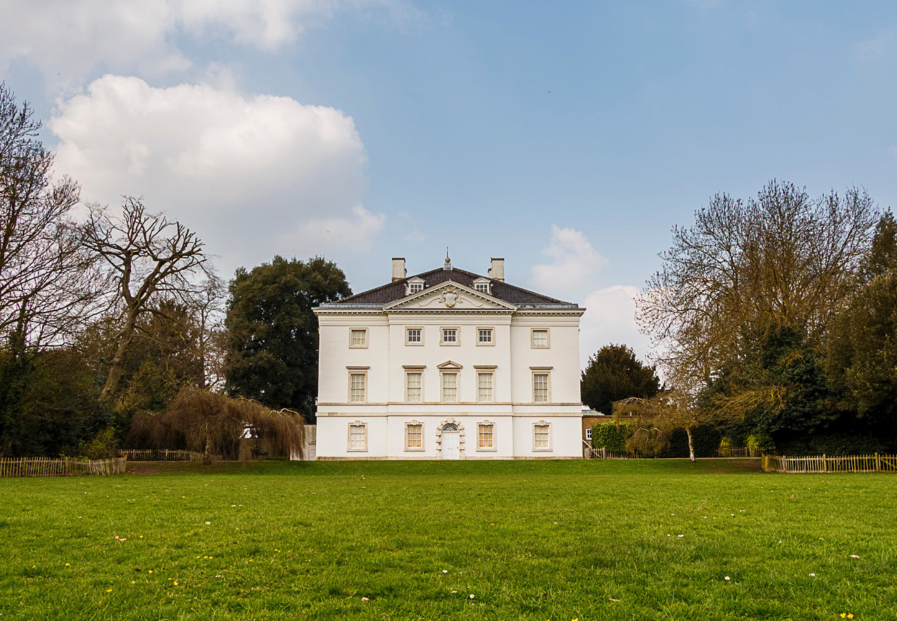 Manor house to end of massive greenery