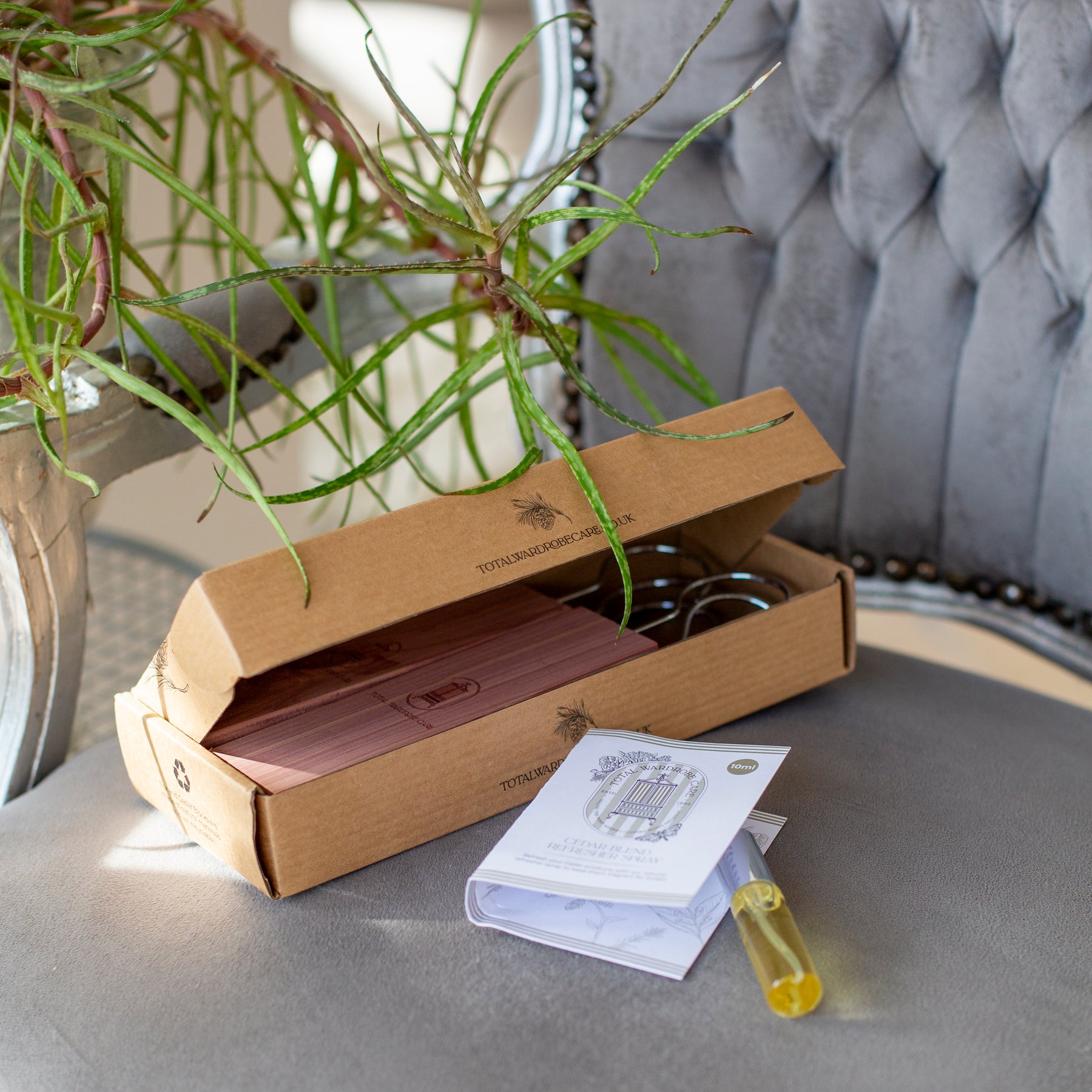 Cedarwood Hanging Blocks & Refresher Spray Gift Set